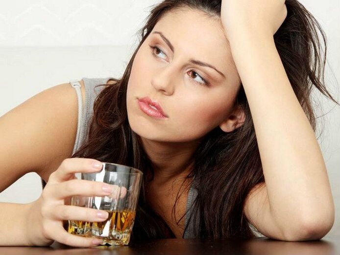 Unha muller con alcol
